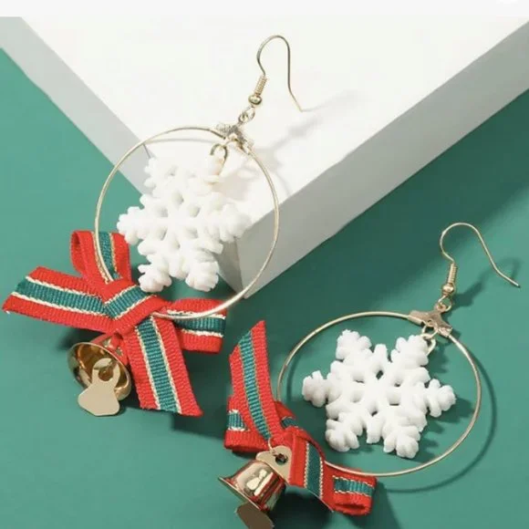 Christmas Snowflake Earrings - Picture 4 of 6